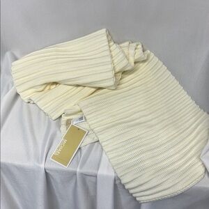 Michael Kors cream chunky knit Ribbed Knit acrylic beautiful winter  Scarf